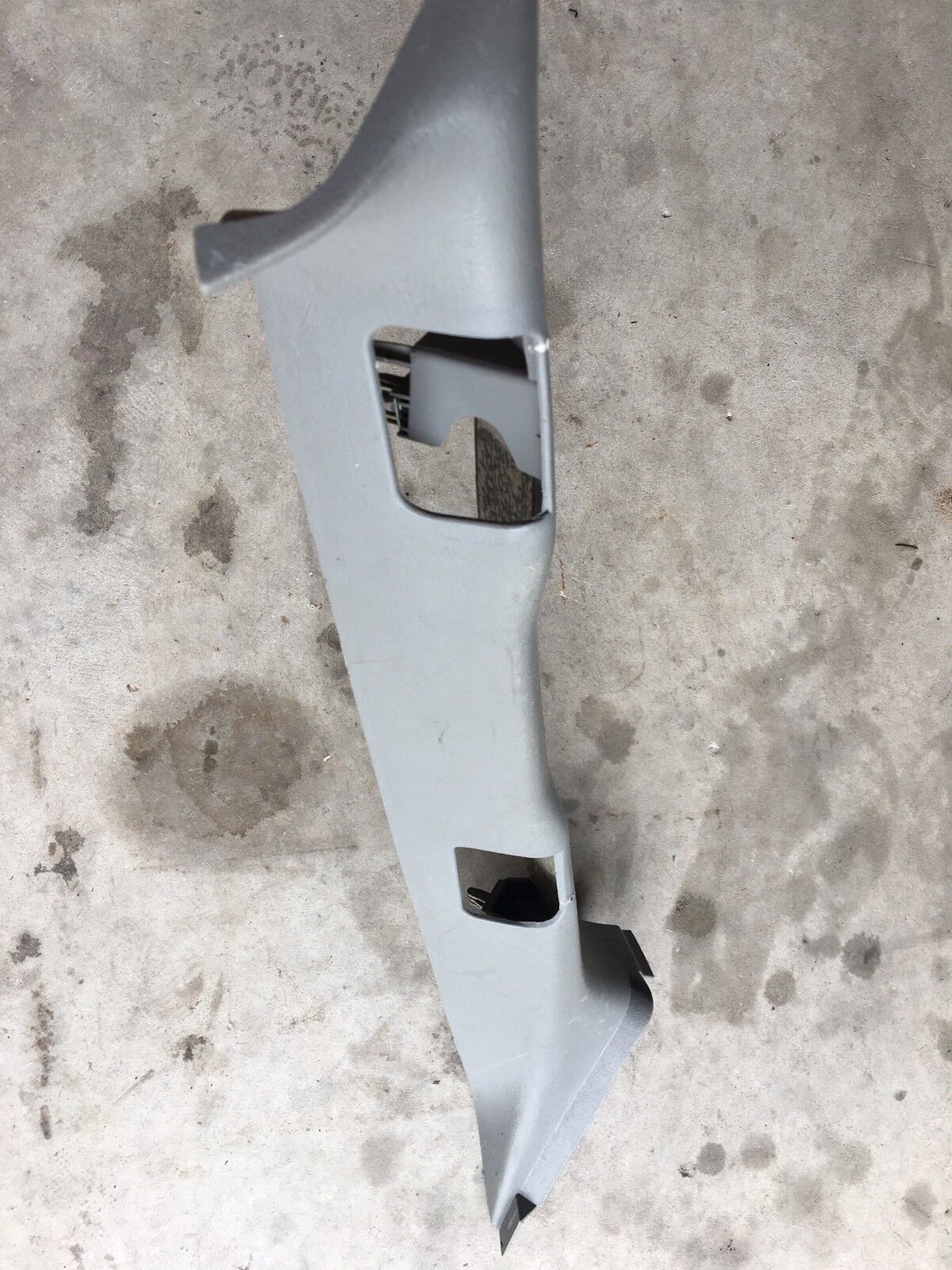 05-07 Ford F250 F350 F450 F550 OEM RH Passenger A Pillar Column Trim Panel